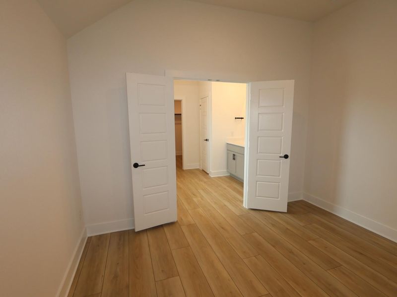 Spacious, unfurnished interior of a new home in Lago Mar, Santa Fe (Image 31).