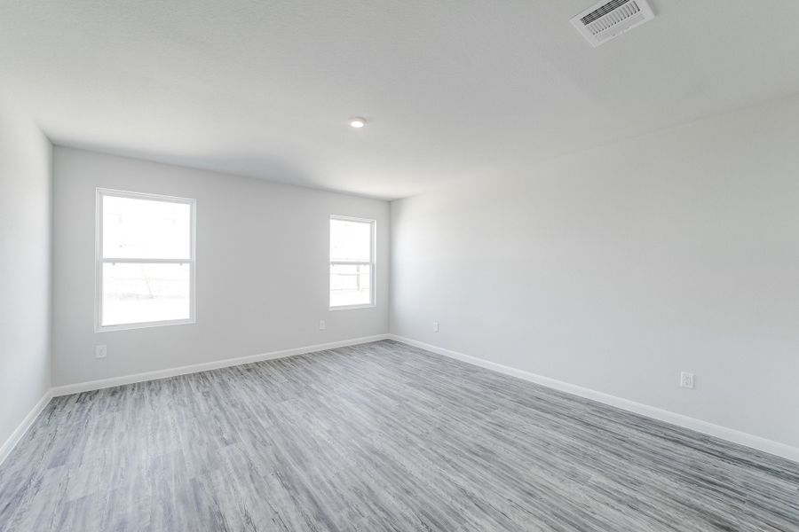 Spacious, unfurnished interior of a new home in Shirey Forest - Branches, Lufkin (Image 7).