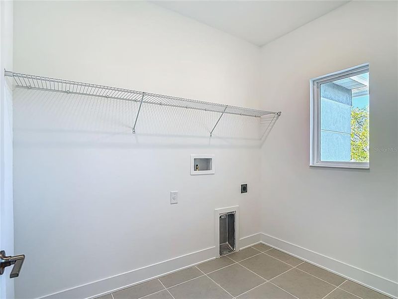 Spacious, unfurnished interior of a new home in , Tampa (Image 39).