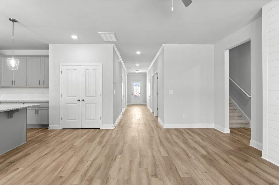 Spacious, unfurnished interior of a new home in , Homer (Image 33).