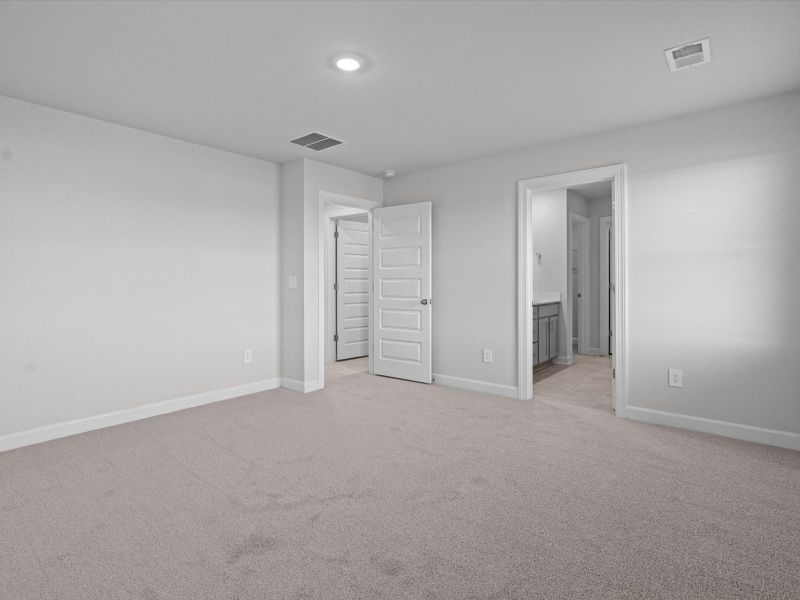 Spacious, unfurnished interior of a new home in Brayfield Manor - Heritage Collection, Wellford (Image 17).