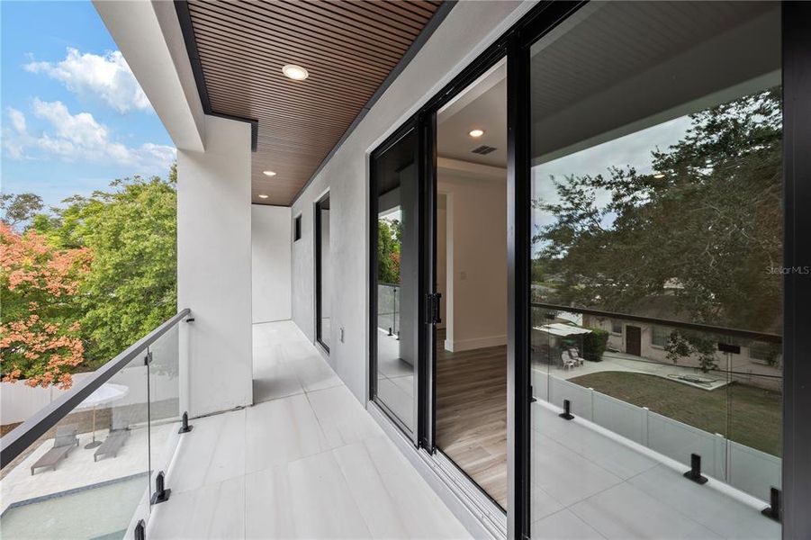 Exterior details and patio area of a home in , Tampa (Image 24).