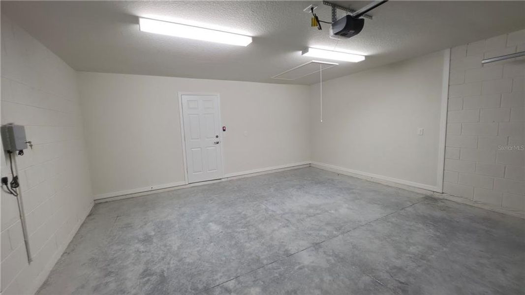 Spacious, unfurnished interior of a new home in , Citrus Springs (Image 20).