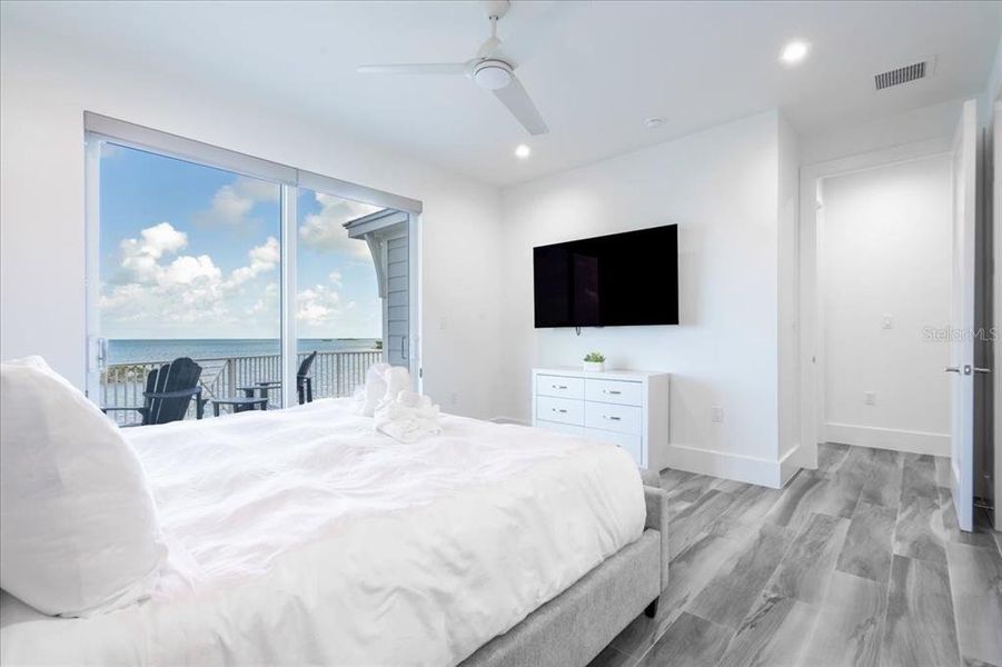 Furnished interior view inside a new home in , Marathon (Image 67). Furnished interior view inside a new home in , Marathon (Image 67).