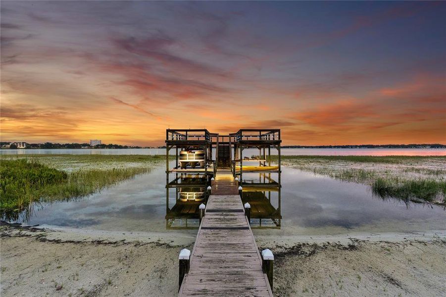 Condo located in Winter Haven, FL showcasing its design and architecture (Image 5).