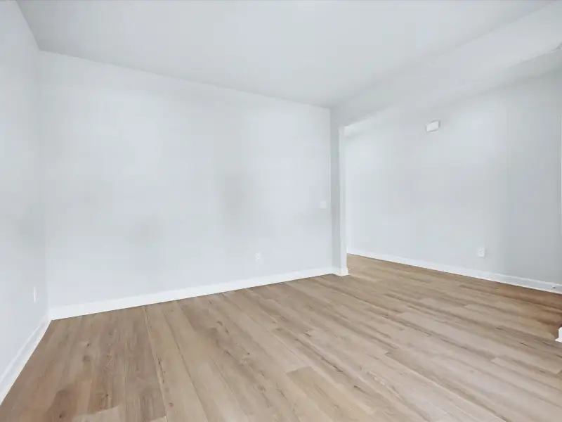 Spacious, unfurnished interior of a new home in Brayfield Manor - Signature Collection, Wellford (Image 6).