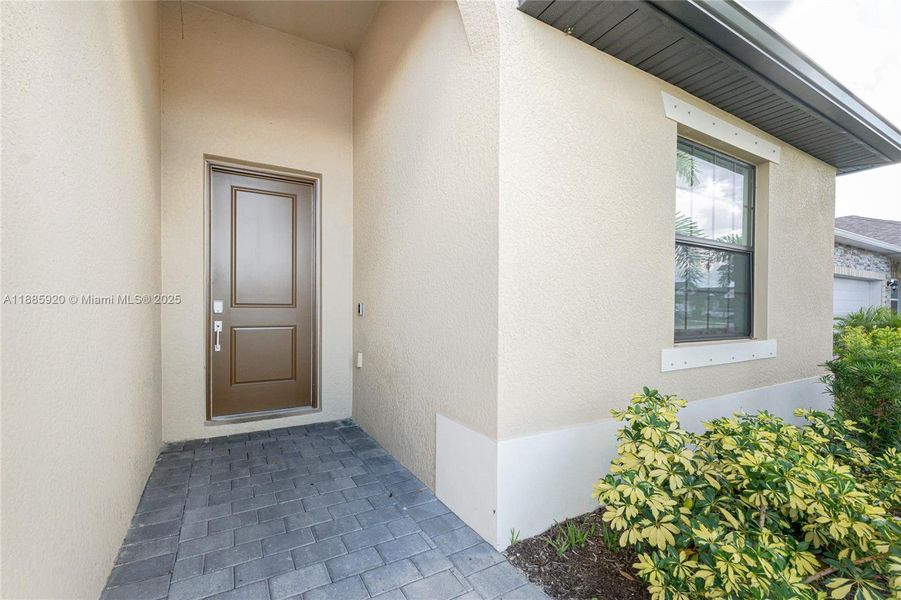 Exterior details and patio area of a home in , Port Charlotte (Image 20).