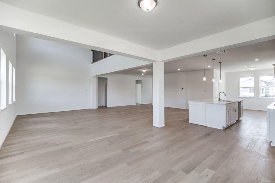 Spacious, unfurnished interior of a new home in Townsen Landing, Humble (Image 9).