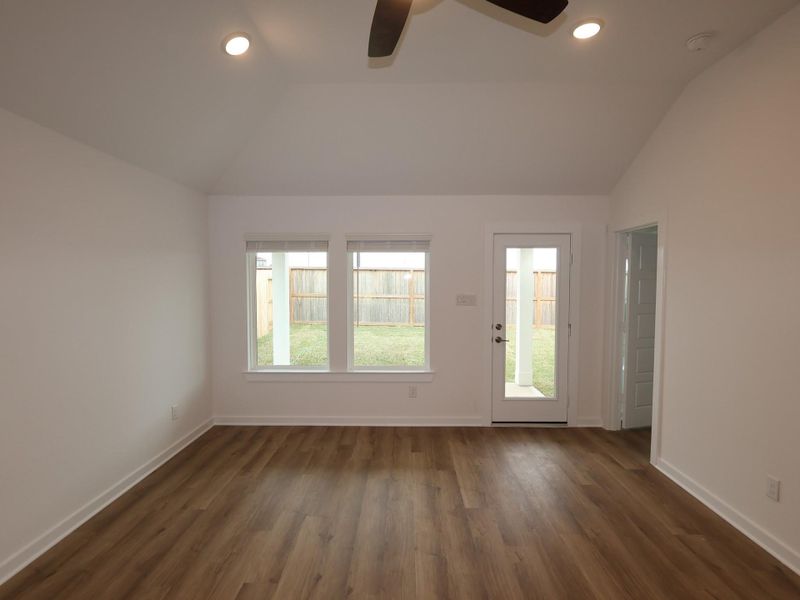 Spacious, unfurnished interior of a new home in Summerview, Fulshear (Image 17).