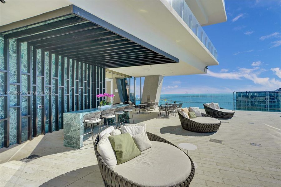 Condo located in Miami, FL showcasing its design and architecture (Image 31).