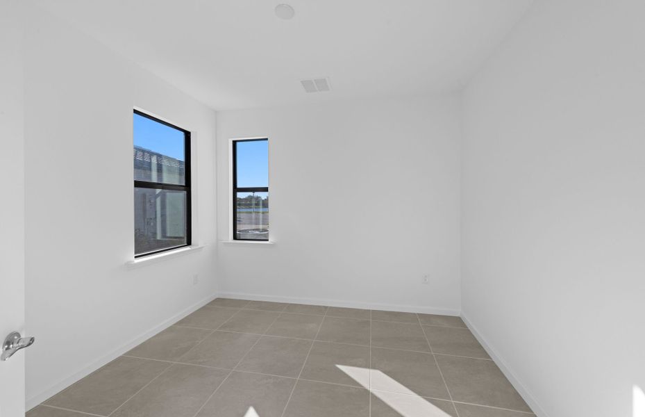 Spacious, unfurnished interior of a new home in Del Webb Naples, Ave Maria (Image 13).