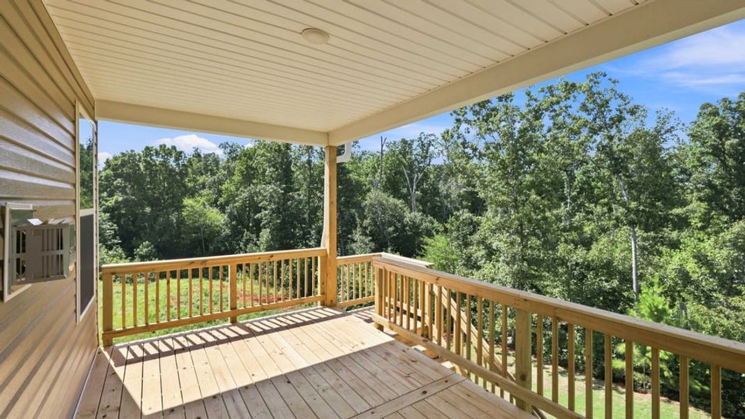 Exterior details and patio area of a home in Shadowood, Seneca (Image 19).