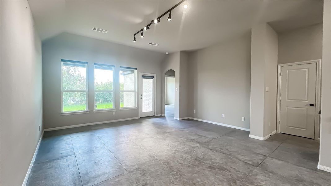 Spacious, unfurnished interior of a new home in , Katy (Image 13).