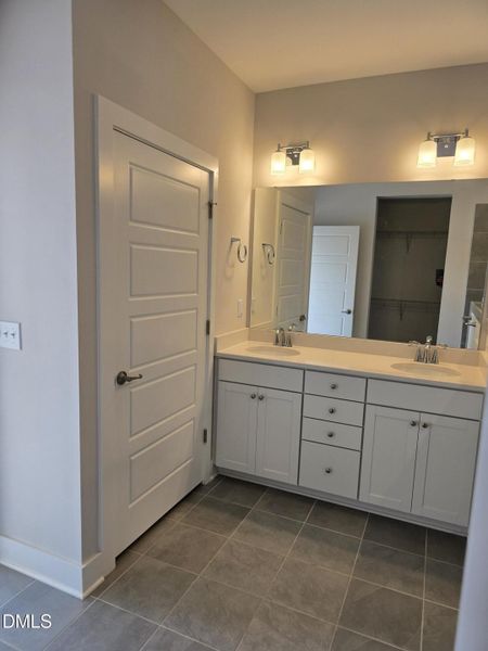 DOUBLE VANITY IN MASTER DOUBLE VANITY IN MASTER