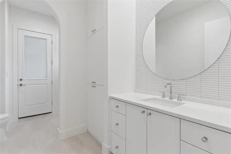 Furnished interior view inside a new home in , Dallas (Image 35).