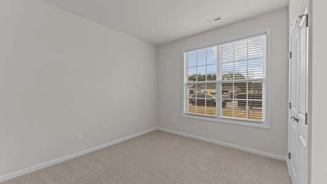 Spacious, unfurnished interior of a new home in Chambray, New Bern (Image 12).