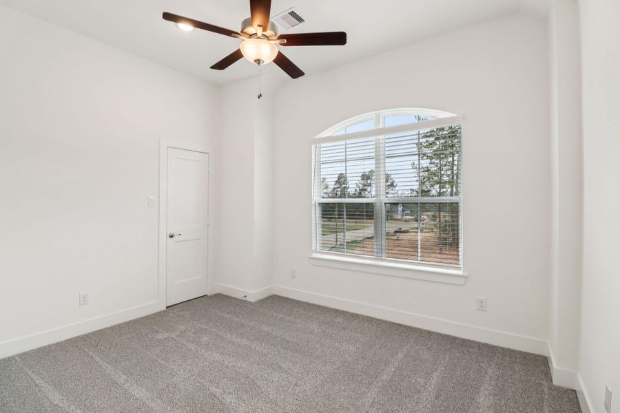 Spacious, unfurnished interior of a new home in Kresston, Montgomery (Image 28).