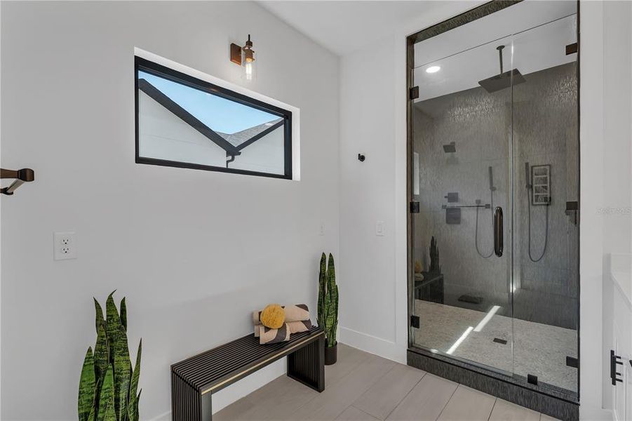 Furnished interior view inside a new home in , Orlando (Image 34).