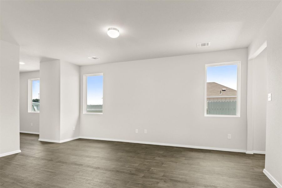 Spacious, unfurnished interior of a new home in Casetta Ranch, Kyle (Image 19).