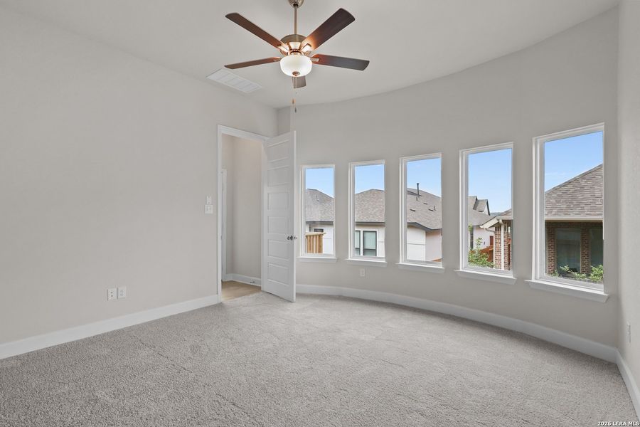 Spacious, unfurnished interior of a new home in Veramendi, New Braunfels (Image 24).