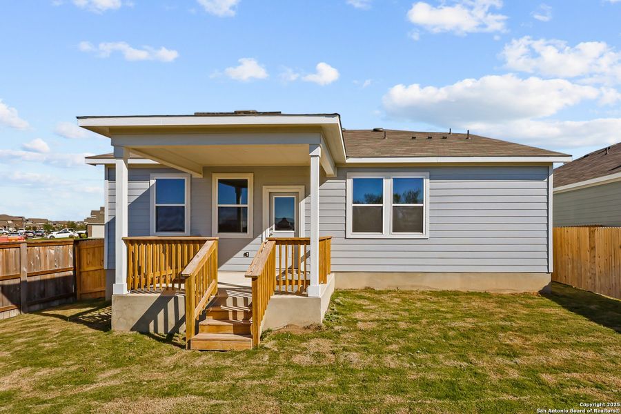Exterior details and patio area of a home in Cinco Lakes, San Antonio (Image 26).