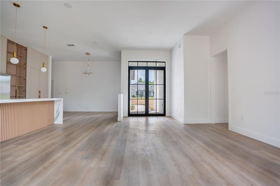 Spacious, unfurnished interior of a new home in , Homosassa (Image 18).