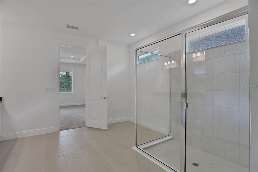 Spacious, unfurnished interior of a new home in Angeline, Land O' Lakes (Image 34).