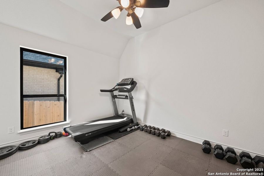 Image 36 of a home in La Cima 60'.