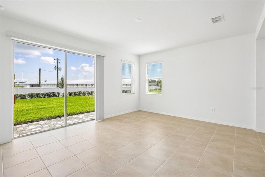 Spacious, unfurnished interior of a new home in Southpointe, Palmetto (Image 10).