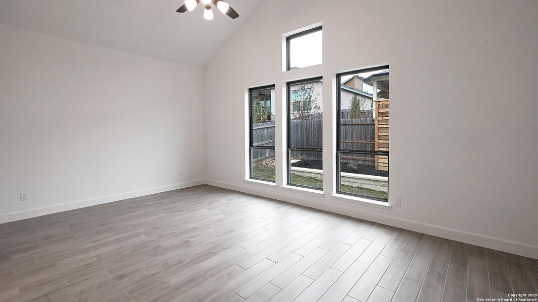 Spacious, unfurnished interior of a new home in Veramendi 60', New Braunfels (Image 19).