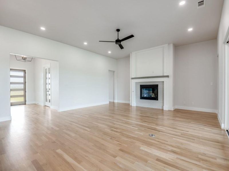 Spacious, unfurnished interior of a new home in , Mesquite (Image 21).