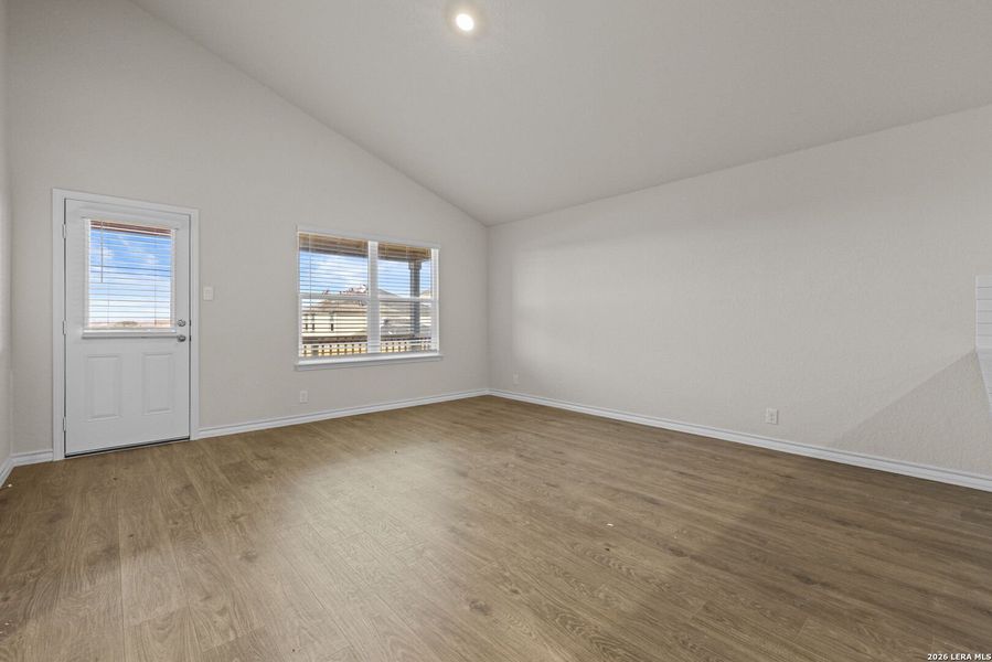 Spacious, unfurnished interior of a new home in Stonehill, San Antonio (Image 12).