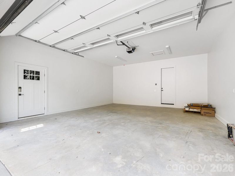Spacious, unfurnished interior of a new home in , Fairview (Image 20).