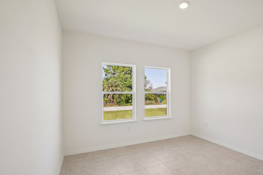 Spacious, unfurnished interior of a new home in Marion Oaks, Ocala (Image 37).