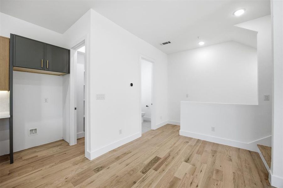 Spacious, unfurnished interior of a new home in , Dallas (Image 24).