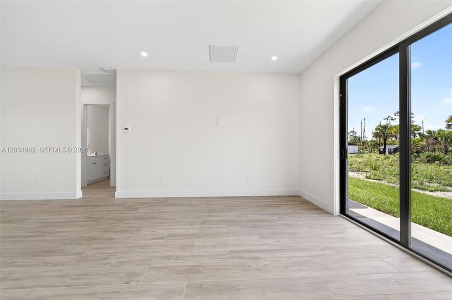 Spacious, unfurnished interior of a new home in , Naples (Image 29).