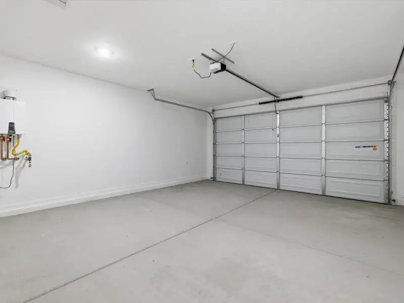 Spacious, unfurnished interior of a new home in Rancho Mirage Estate Series, Maricopa (Image 15).