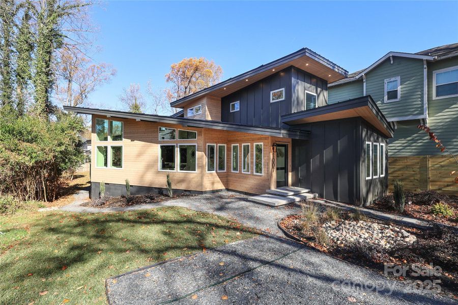 Exterior details and patio area of a home in , Charlotte (Image 1).