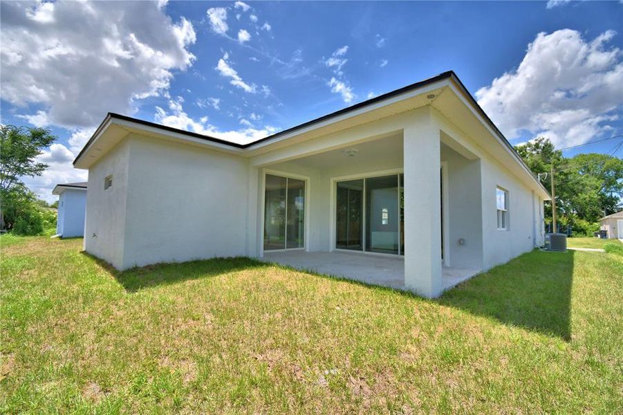 Exterior details and patio area of a home in , Winter Haven (Image 22).