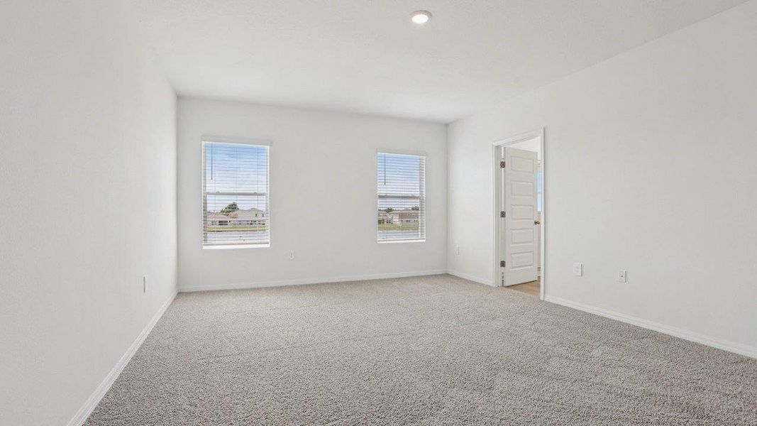 Spacious, unfurnished interior of a new home in Summerlin at Hawthorne Ranch, Lakeland (Image 39).