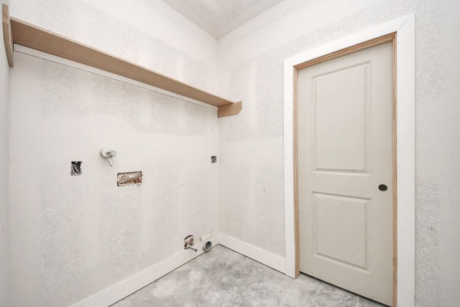 Spacious, unfurnished interior of a new home in , Houston (Image 5).