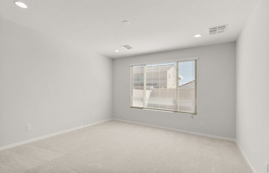 Spacious, unfurnished interior of a new home in Allen Ranches, Litchfield Park (Image 17).