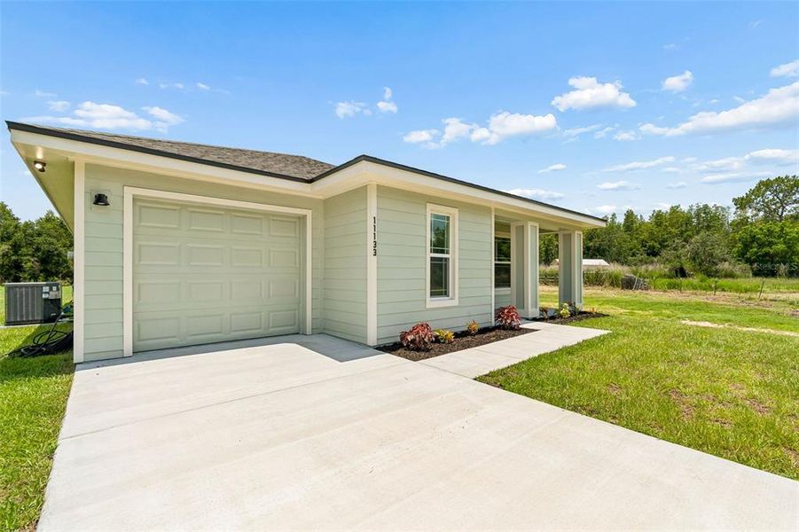Exterior details and patio area of a home in , Lakeland (Image 3).