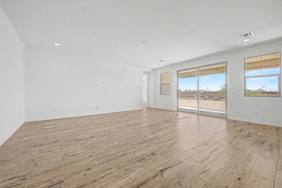 Spacious, unfurnished interior of a new home in Las Ventanas - RV Collection, Goodyear (Image 8).