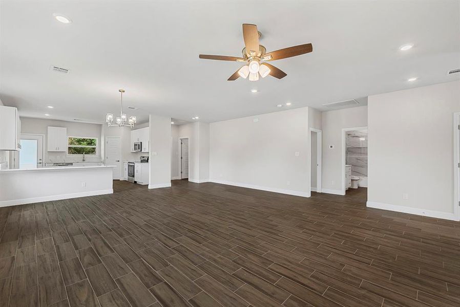 Spacious, unfurnished interior of a new home in , Granbury (Image 19). Spacious, unfurnished interior of a new home in , Granbury (Image 19).
