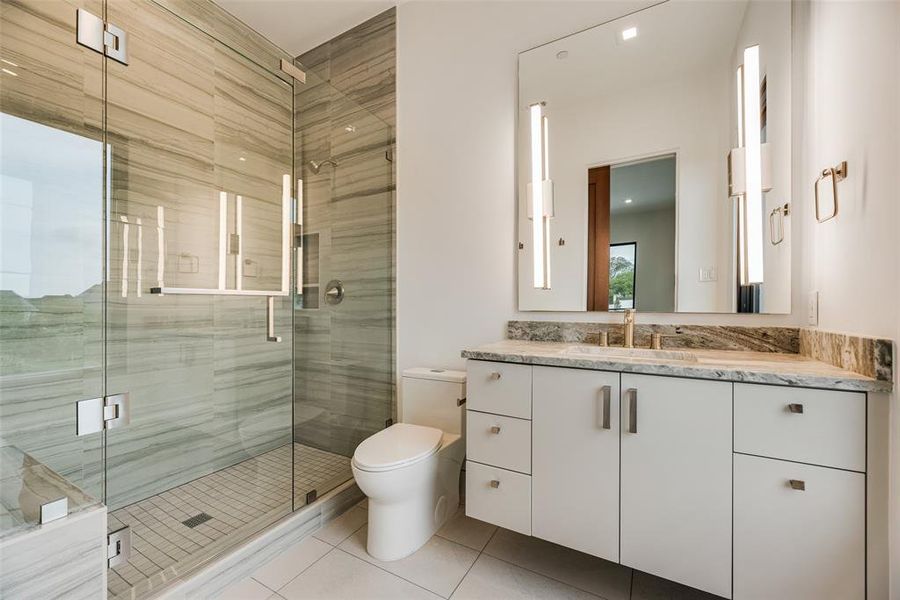 Furnished interior view inside a new home in , Southlake (Image 16).