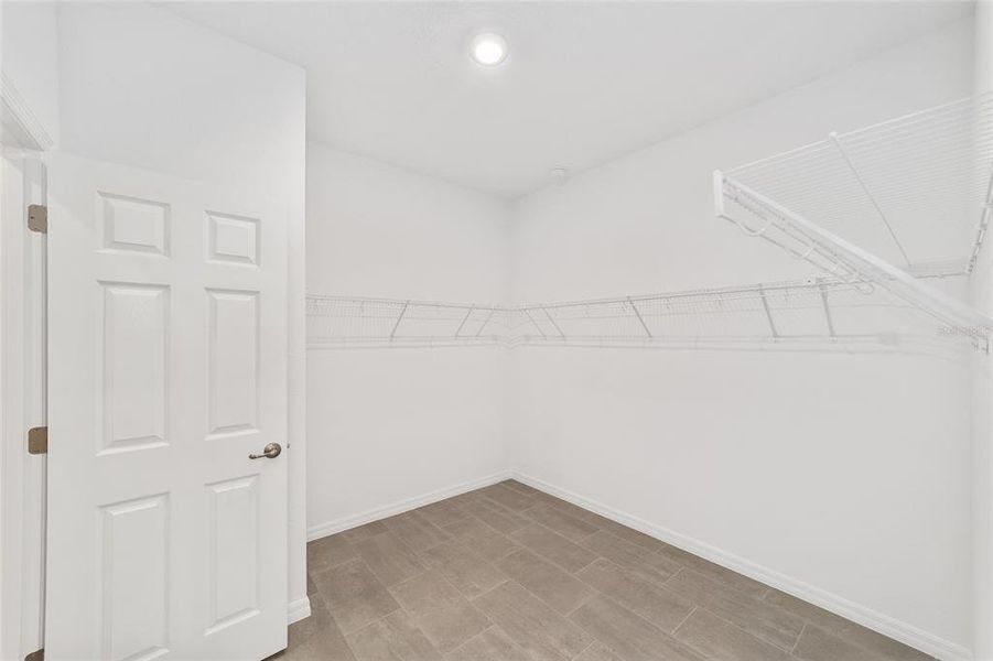 Spacious, unfurnished interior of a new home in , Ocala (Image 29).