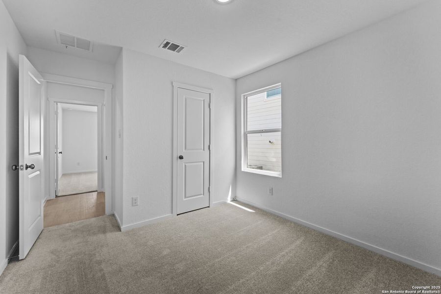 Spacious, unfurnished interior of a new home in Lodi Grove, Floresville (Image 10). Spacious, unfurnished interior of a new home in Lodi Grove, Floresville (Image 10).