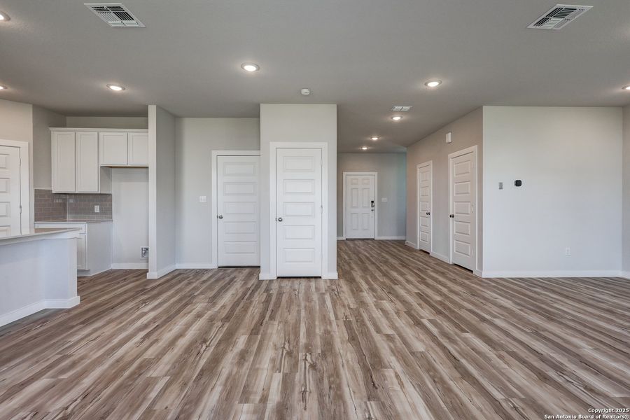 Spacious, unfurnished interior of a new home in Hiddenbrooke, Seguin (Image 22). Spacious, unfurnished interior of a new home in Hiddenbrooke, Seguin (Image 22).