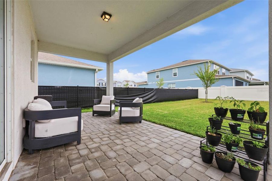 Exterior details and patio area of a home in , Orlando (Image 33).